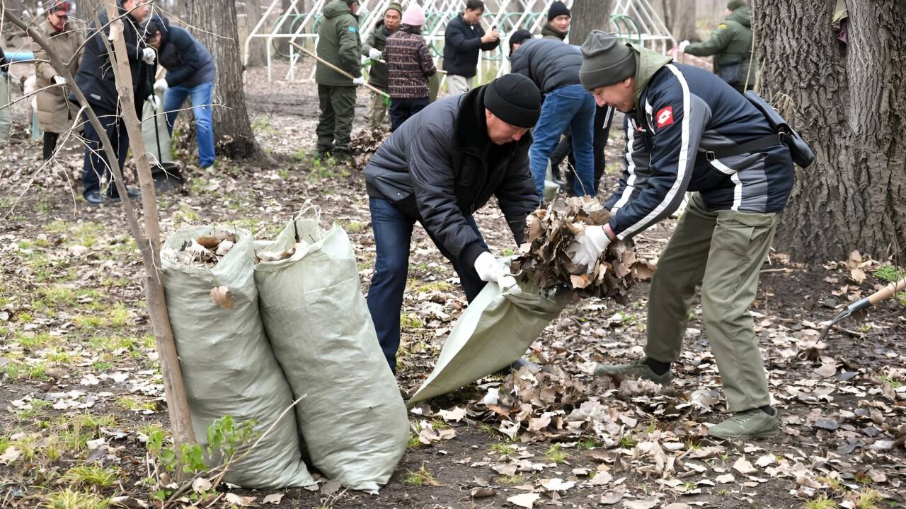 300 мешков мусора собрали в роще Баума / Фото пресс-службы акимата Астаны