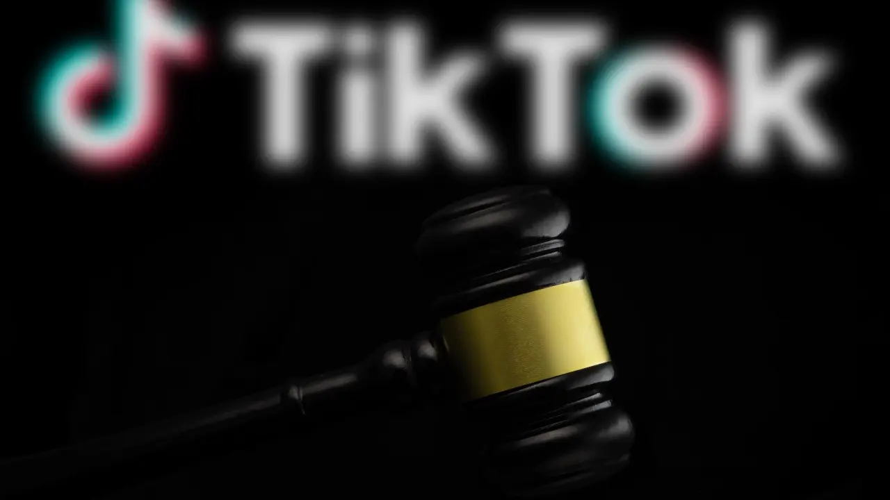 "Әліппенің орнын әлеуметтік желі басты". Депутат TikTok-қа тыйым салуды талап етті