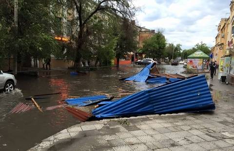 В Семее продолжают устранять последствия урагана