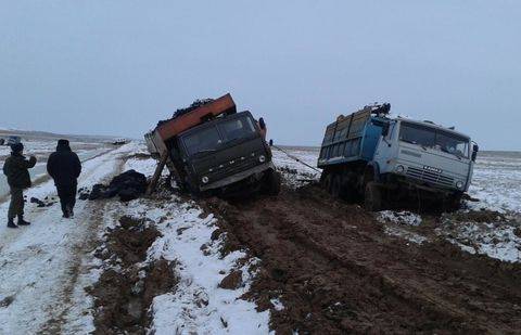 Дорога Жезказган - Кызылорда "растаяла" под дождём