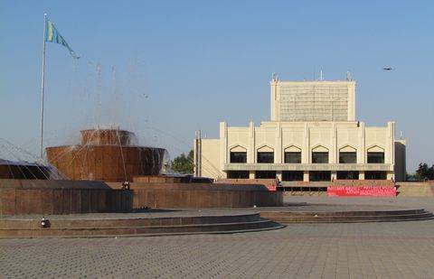 Драку со стрельбой на центральной площади Кызылорды сняли на видео