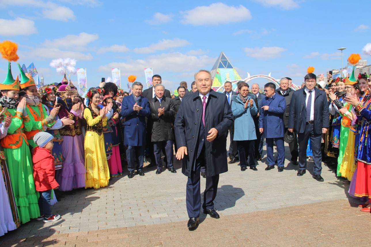 Назарбаев биші балаларға ықыласын білдірді