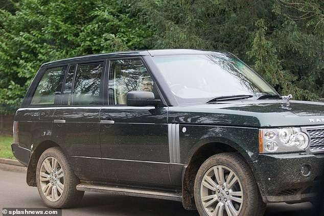 Королева Великобритании за рулём своего Range Rover