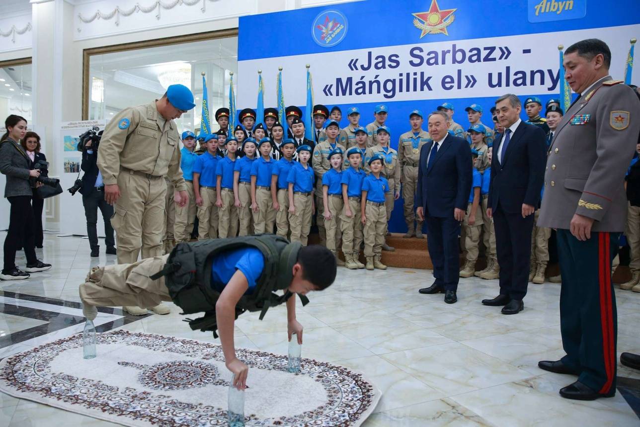 Отжимания на бутылках