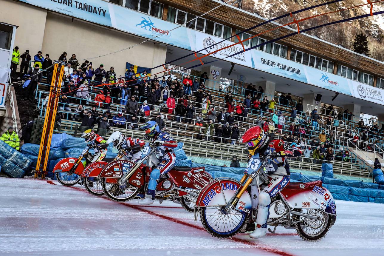 Старт личного Чемпионата по спидвею в Алматы