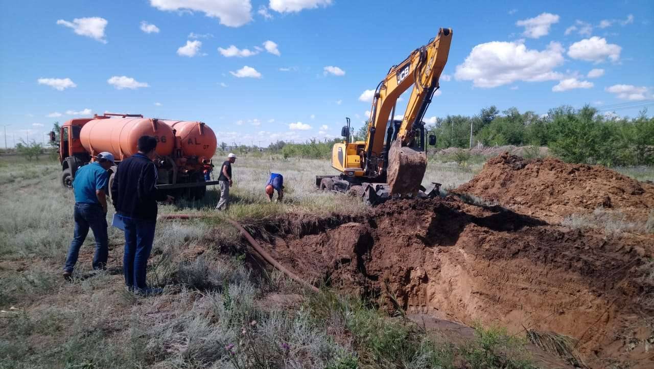 Из-за аварии на коллекторе в Уральске около 120 тысяч человек оставилсь без воды