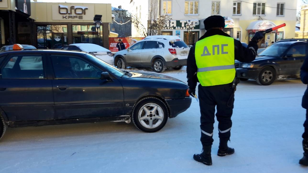 В Уральске полицейские вышли в рейд по выявлению "бомбил"