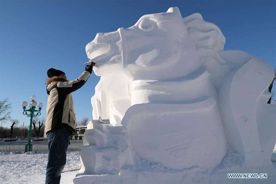 На территории ледового городка проходит 25-ый фестиваль снежных скульптур