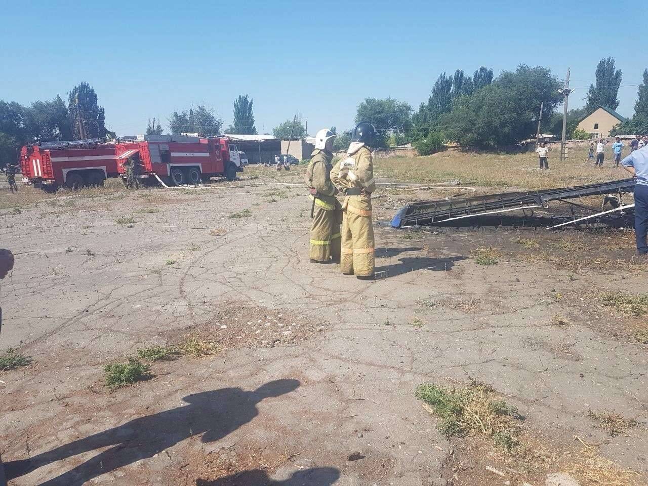 На борту сгоревшего самолёта находилось два человека