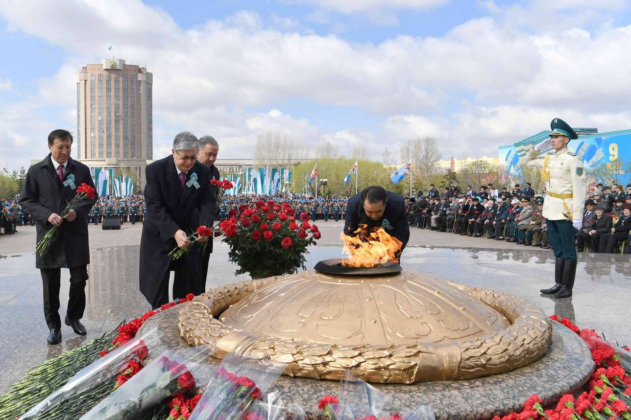 К Вечному огню возложили цветы