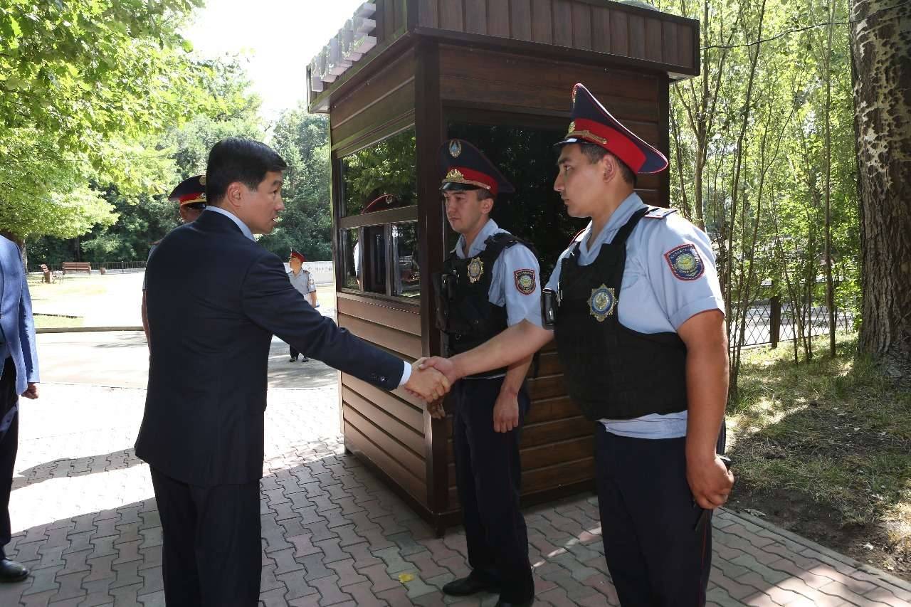 Безопасность в роще по периметру обеспечивает полиция