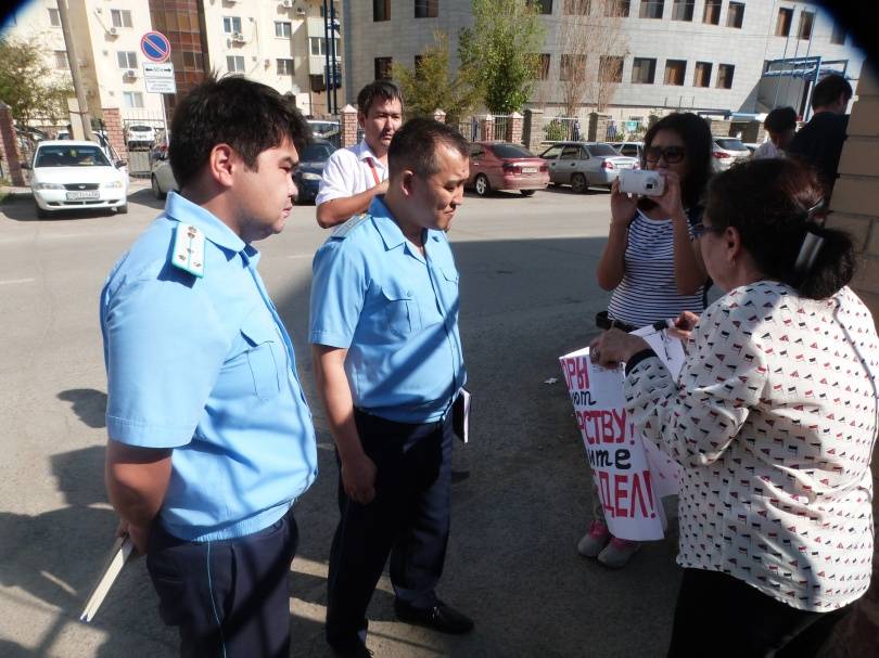 Пикет продолжился возле здания прокуратуры