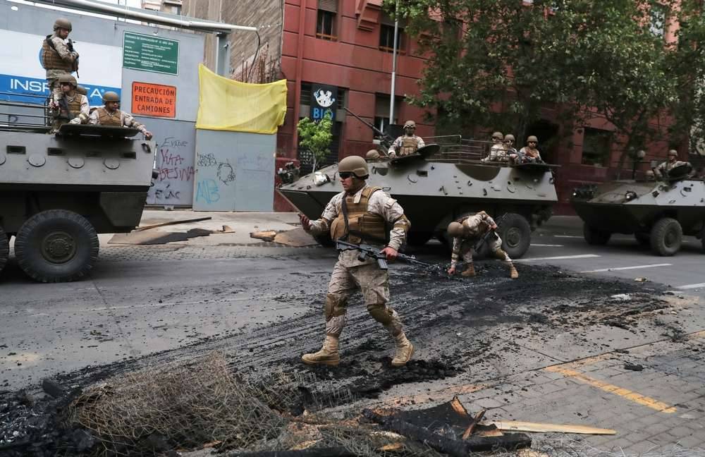 В Сантьяго объявлено чрезвычайное положение. Патрулирование на улицах ведёт армия 