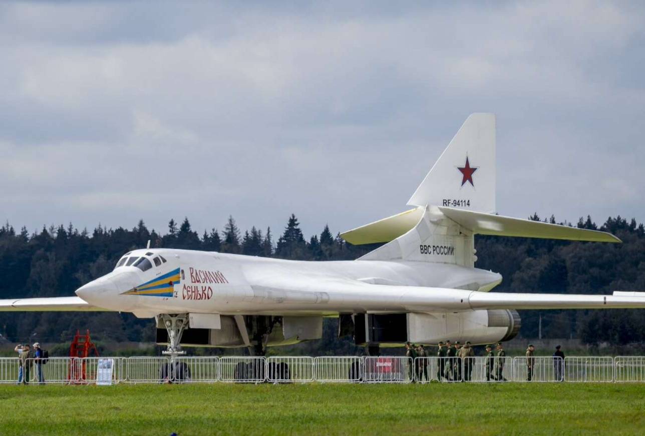 Стратегический ракетоносец Ту-160