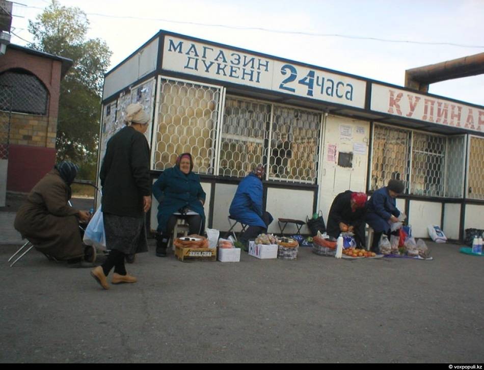 После принятия в 1997 году закона о языках все вывески в Казахстане должны быть на казахском и русском языках