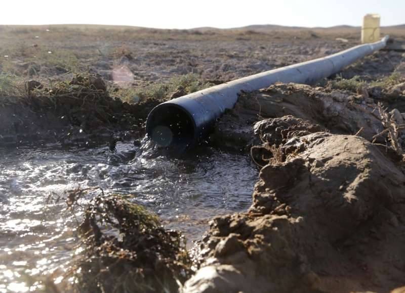 Аким области попробовал воду из скважины