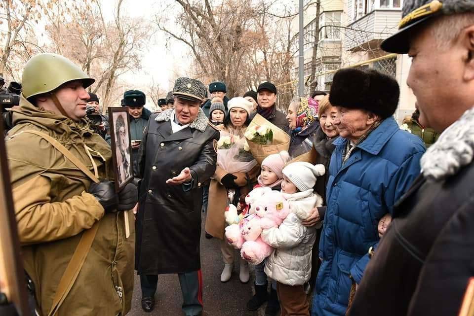 Военные пришли к 99-летнему Кайырлы Жонкабаеву