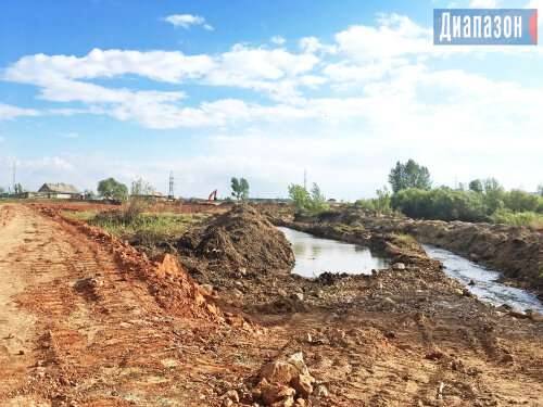 Подрядчики раскапывали берега без разрешения экологов, их оштрафовали на миллионы, май 2019 года, река Бутак