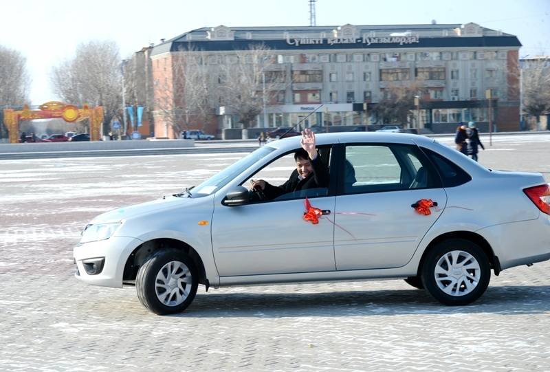 Первое место в айтысе акынов завоевал участник из Китая