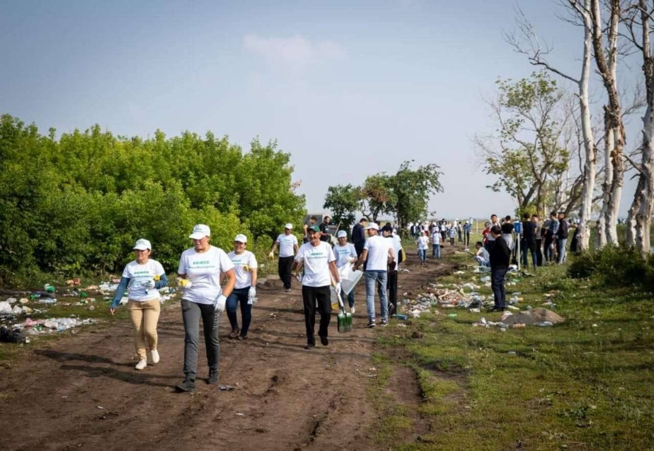 Мусор собирали несколько часов