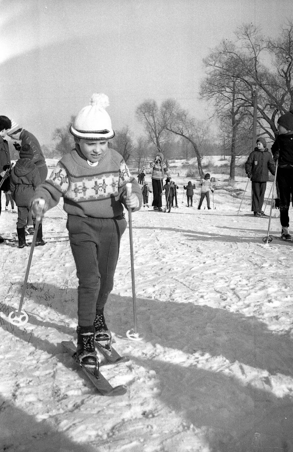 школьники на лыжах 1980