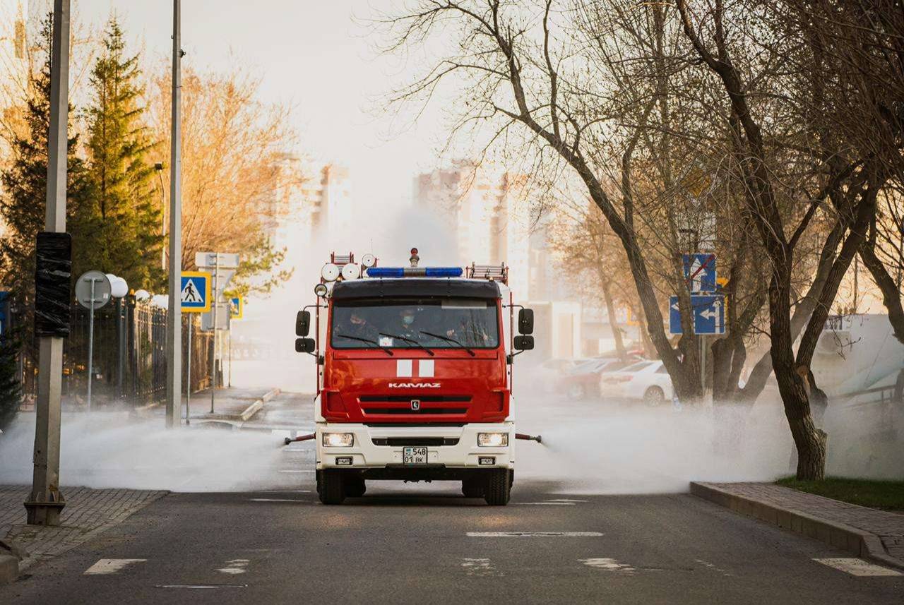 В дезинфекции улиц столицы задействовали пожарные автомобили