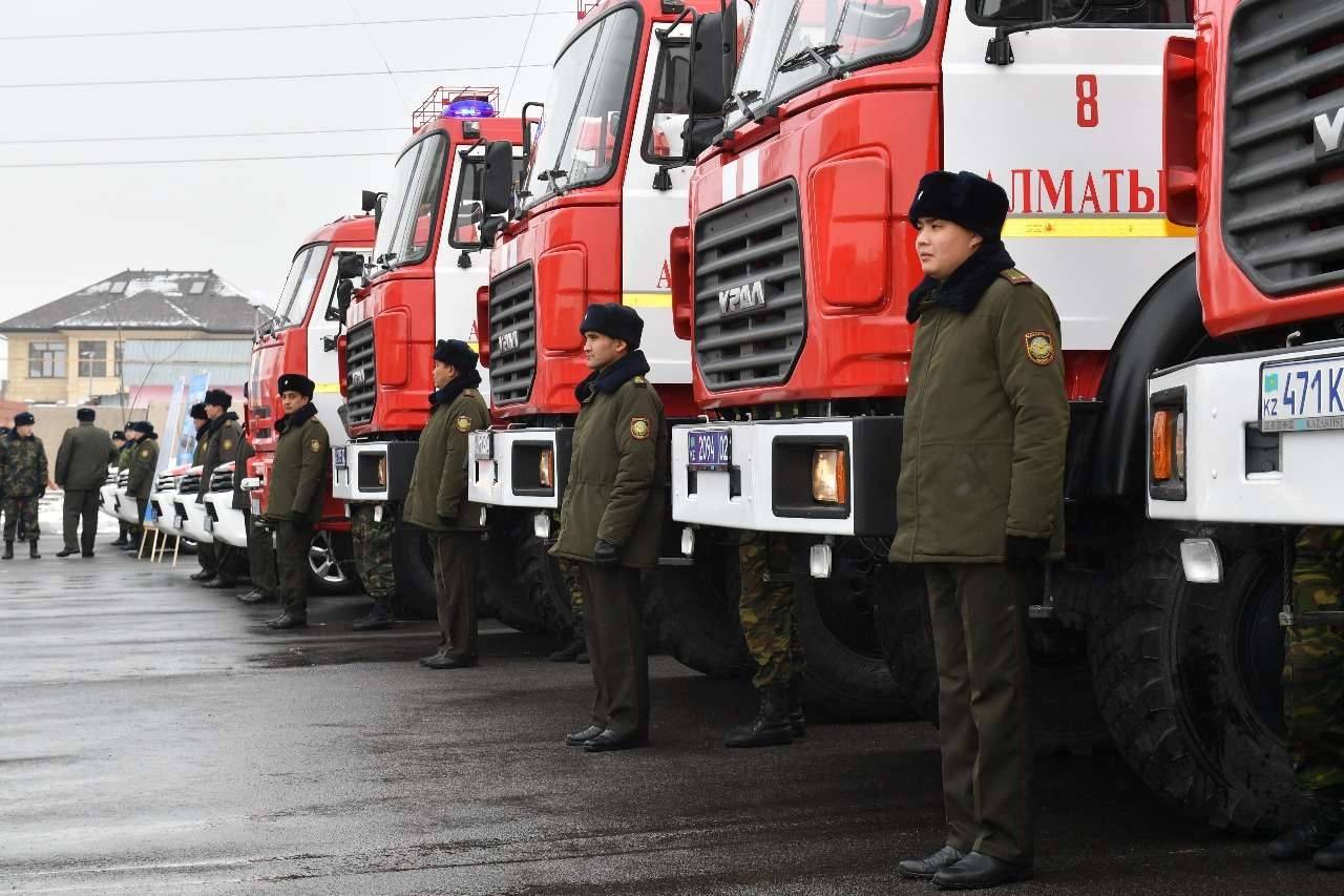 Алматинских пожарных снабдили новой техникой