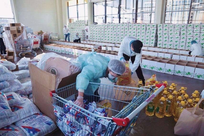 Так происходит фасовка продуктовых наборов