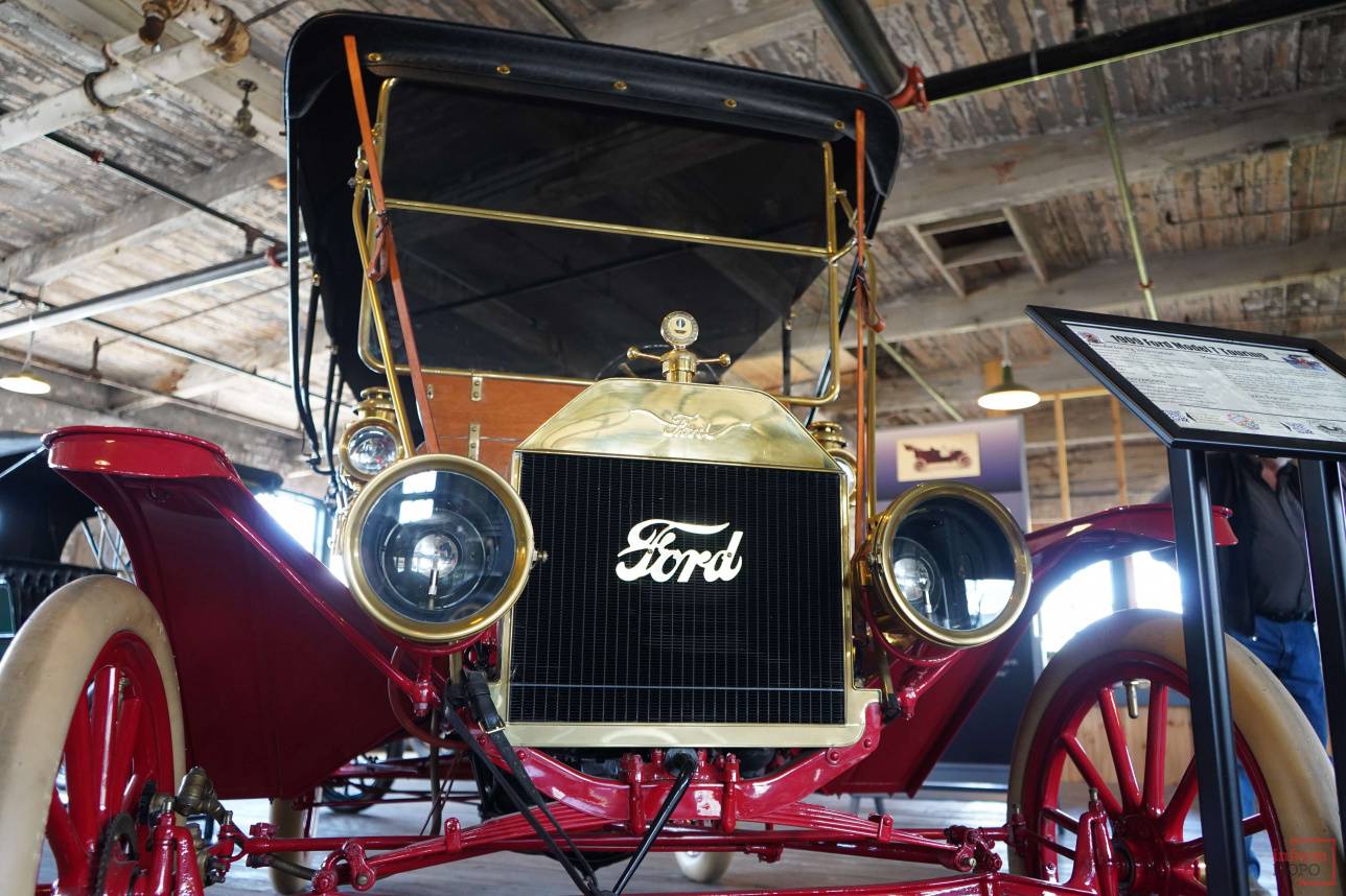 1909 жылы құрастырылған алғашқы Model T көлігі