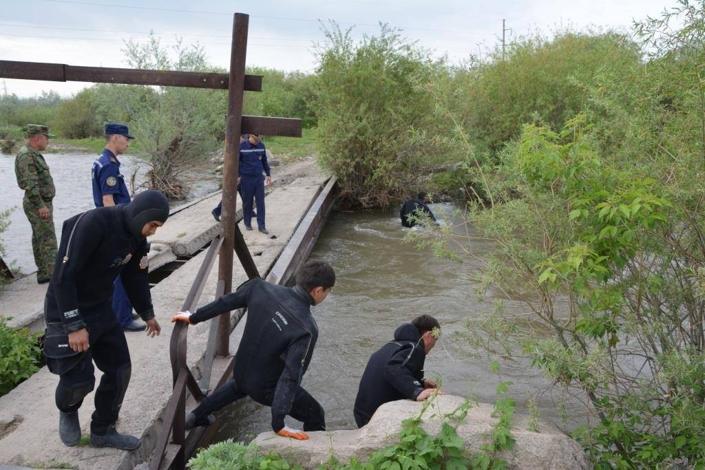 Водолазы обнаружили тело девочки в реке Каратал