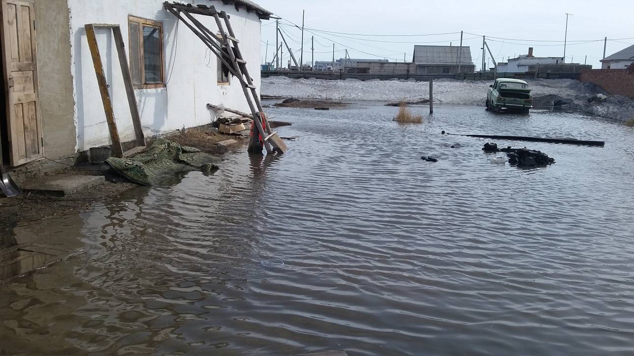 Вода топит частный сектор Семея