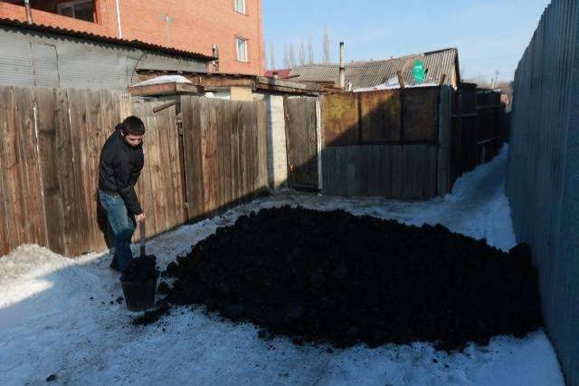 Многодетным семьям Павлодара выдали бесплатный уголь