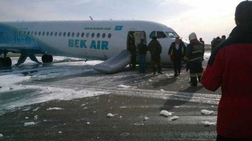 Аварийная посадка самолёта Fokker-100 авиакомпании BeckAir