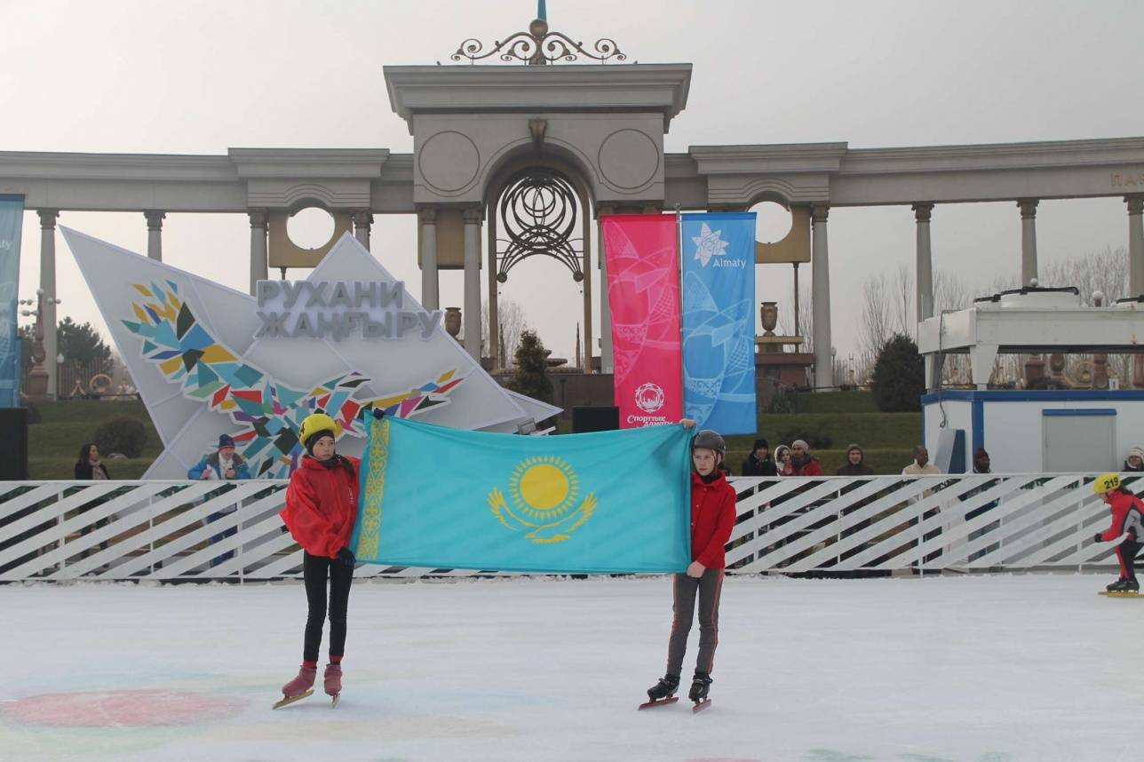 В Алматы открылись бесплатные ледовые катки 