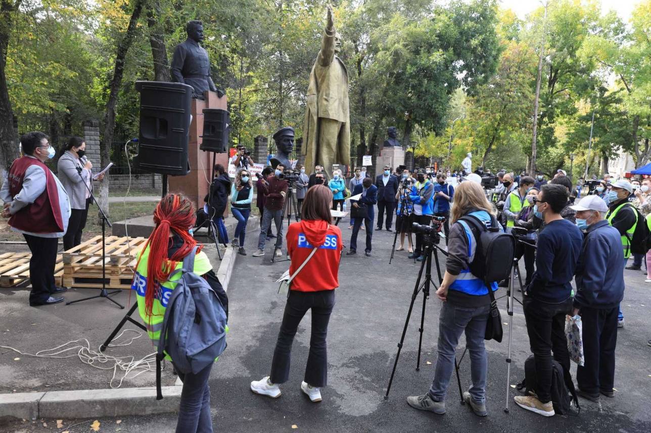 Митингке келген адам саны аз