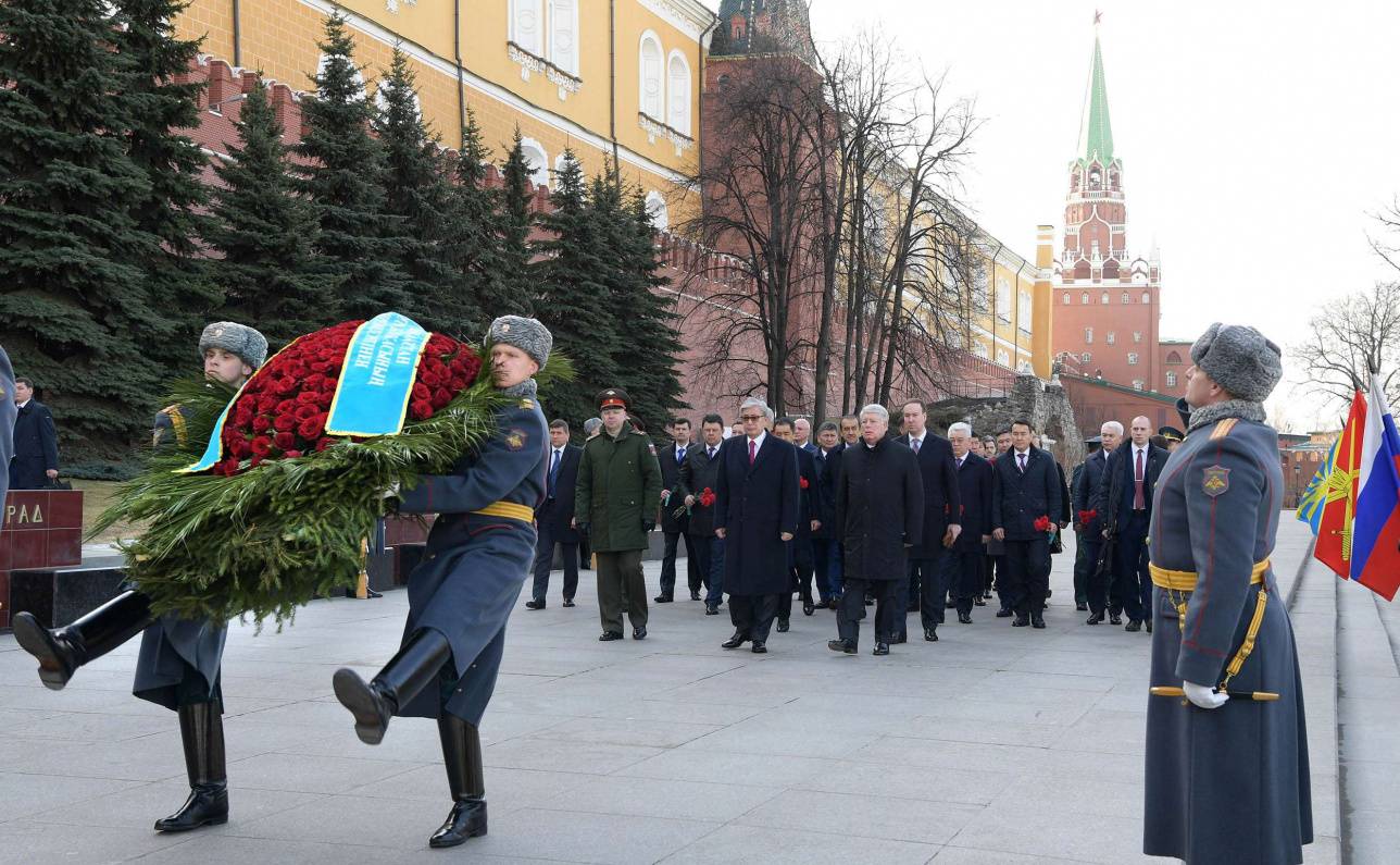 Возложение цветов к Могиле неизвестного солдата