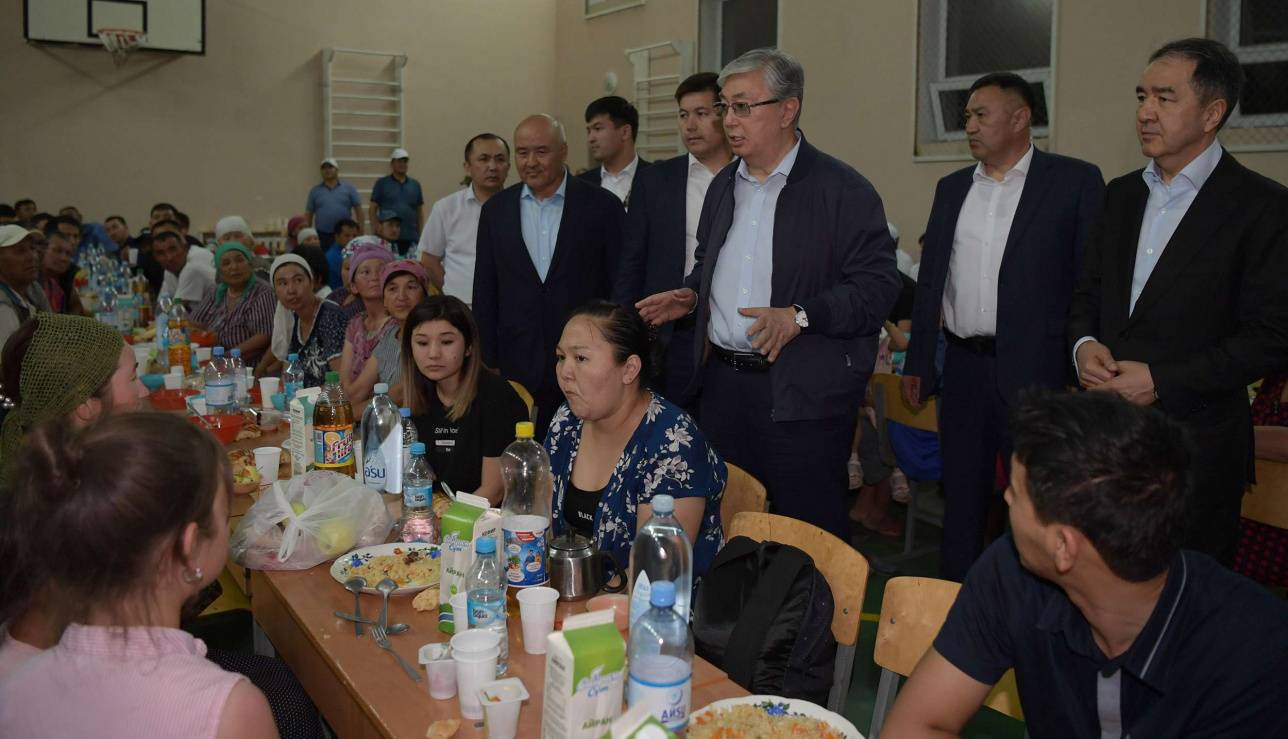 Касым-Жомарт Токаев на эвакуационном пункте города Арысь