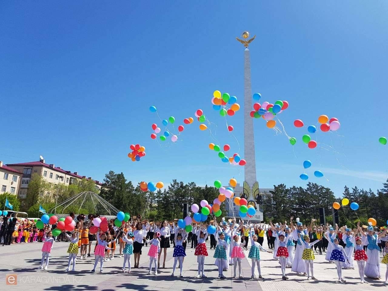 Музыкальное шествие в Караганде