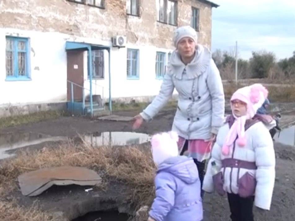 По словам жителей ЖБИ, в колодце, где они набирают воду водятся лягушки 