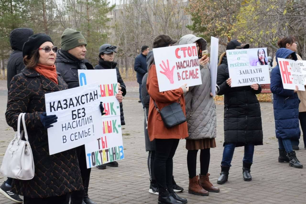 Митинг собрал руководителей общественных организаций, известных деятелей и жителей столицы