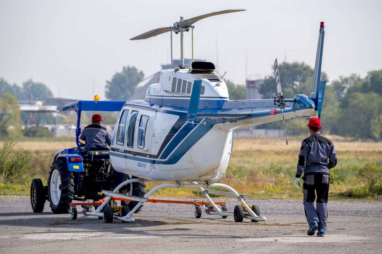 Буксировка вертолёта Bell-206B3