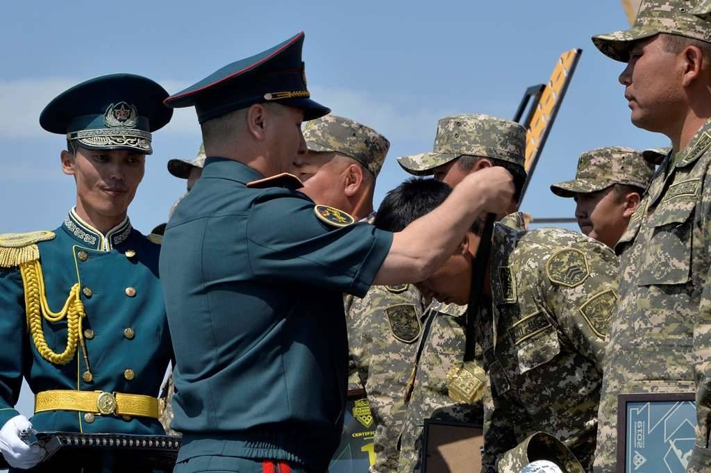 Награждение победителей на военной базе "Отар"