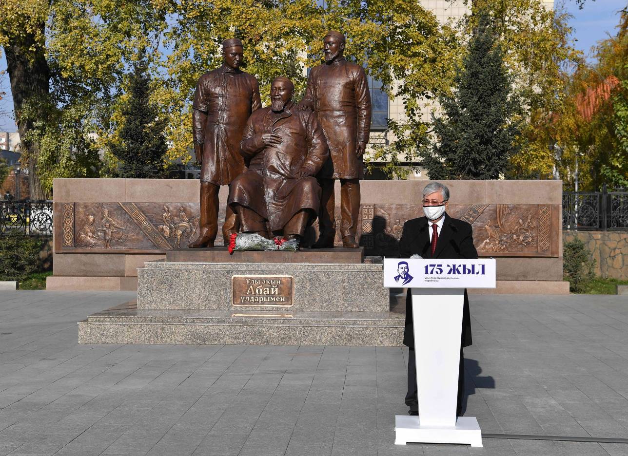 Токаев на открытии памятника в Семее