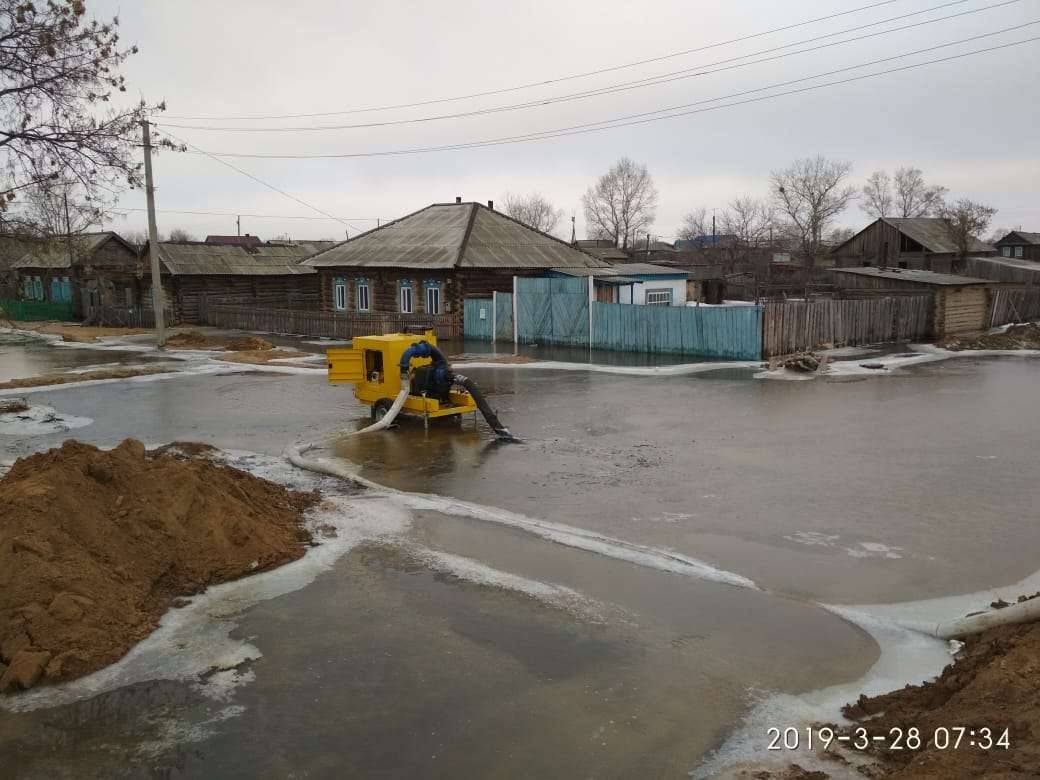 Насыпи возводят вокруг дворовых территорий.