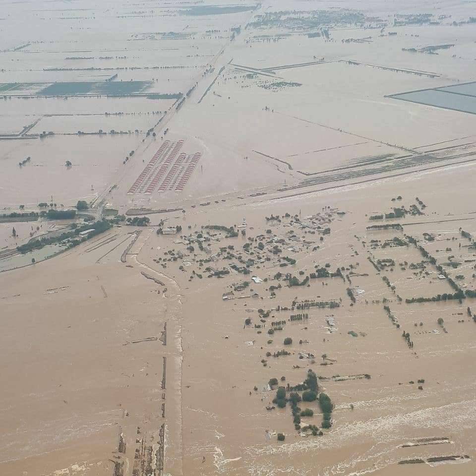 Затопленная территория возле водохранилища