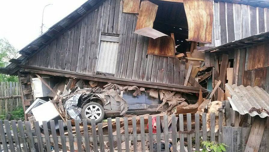 Пьяный водитель снёс жилой дом