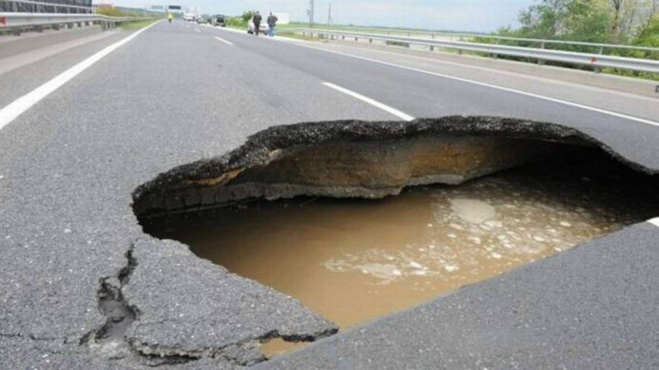 Яму с водой сфотографировали не на трассе "Алматы – Талдыкорган"