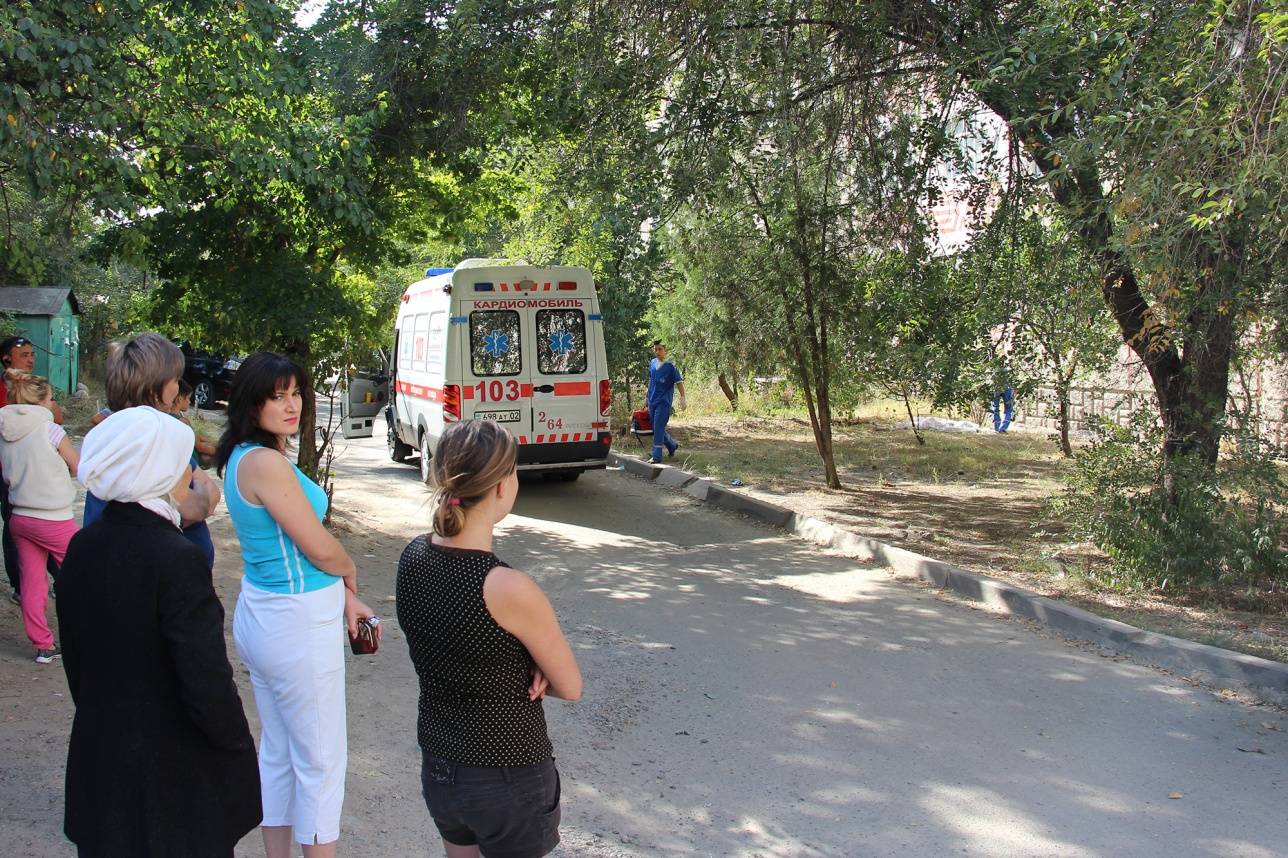 Девушка в Алматы спрыгнула с седьмого этажа