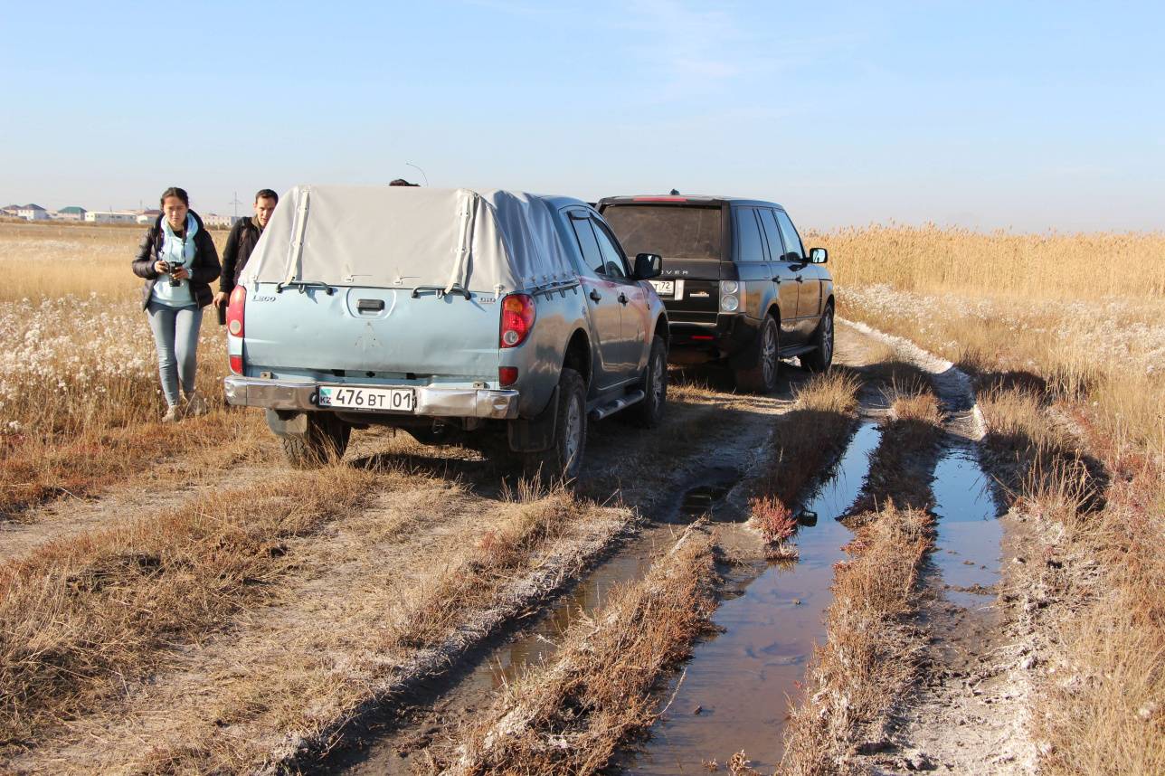 "Бозоқ" музейінің көліктері қарт кісілерді тасып апарды