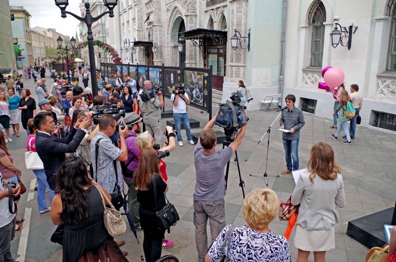 Фотовыставка открылась на Никольской улице